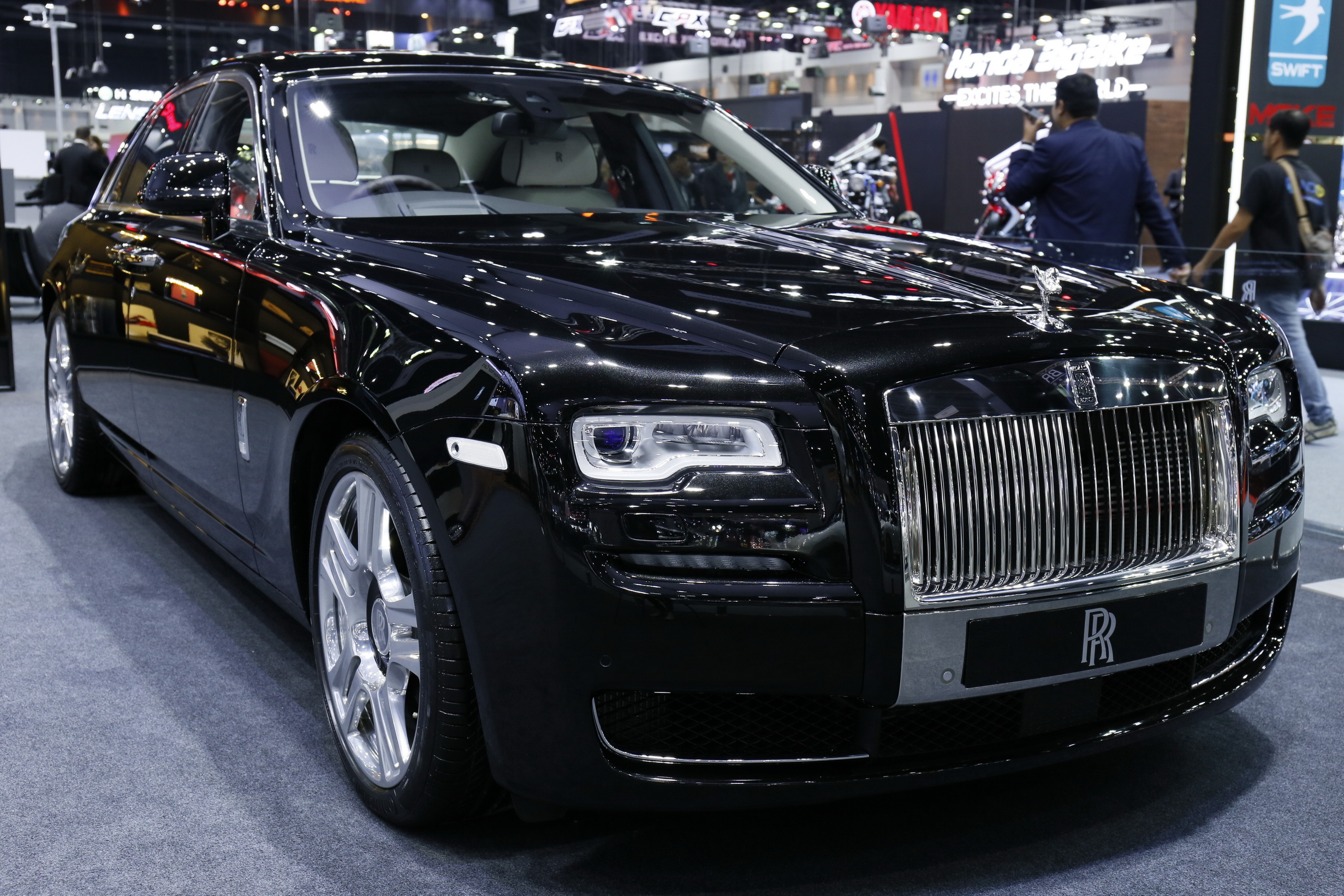 Rolls Royce Motor Cars จัดแสดงคอลเลคชัน Bespoke Vatanika ณ งาน Motor